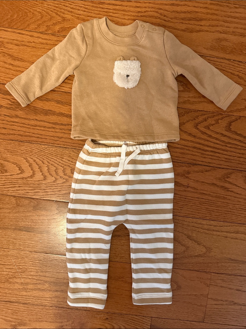 GAP Tan & White Bear Set *NEVER WORN*